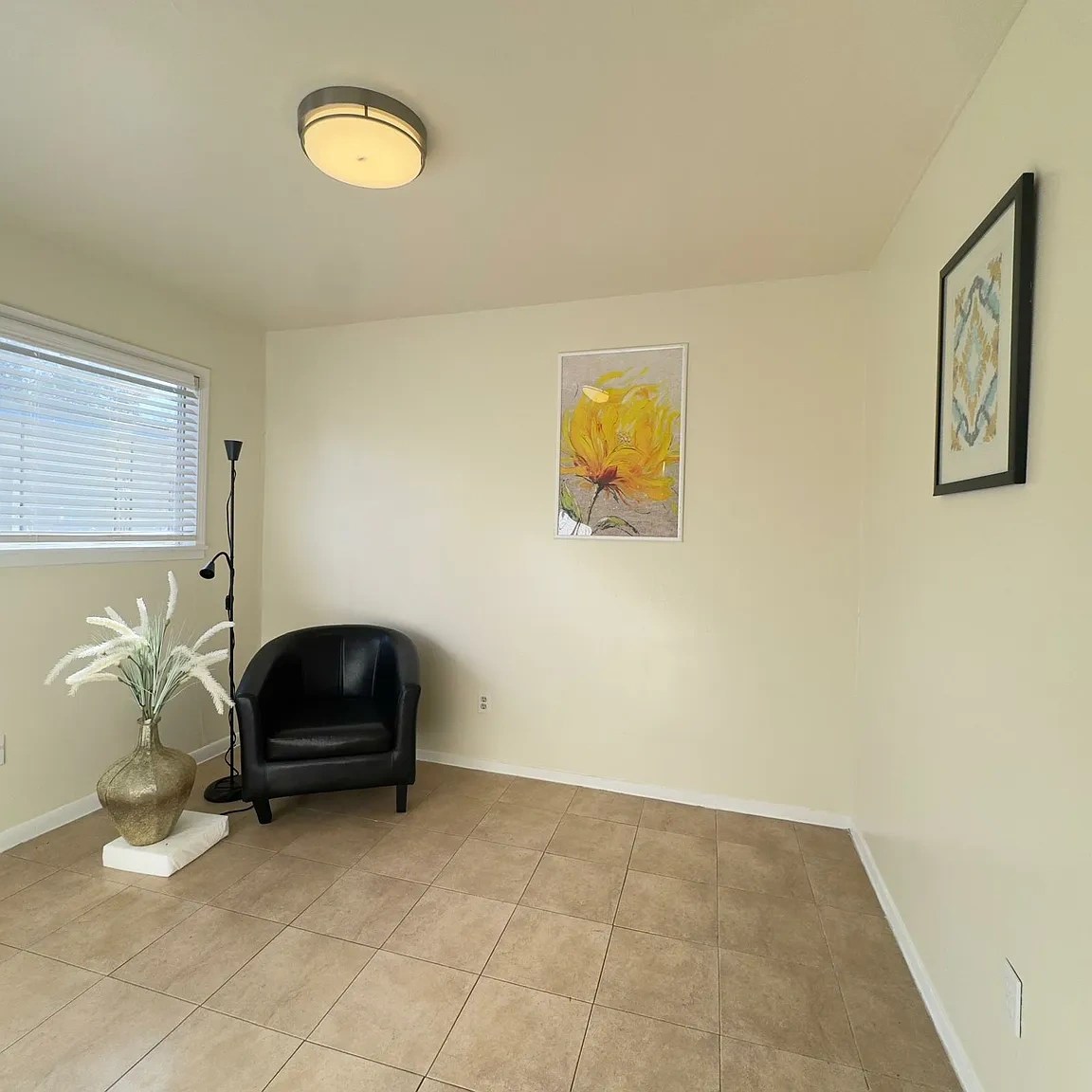 4742 Yale Apartments – photo 5