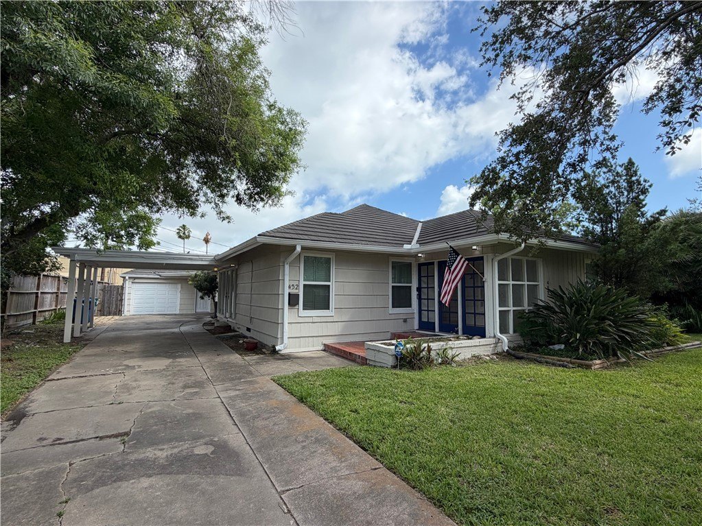 452 Delaine Dr – photo 2