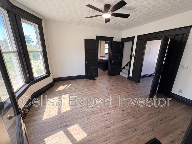 2408 Smith St – photo 2