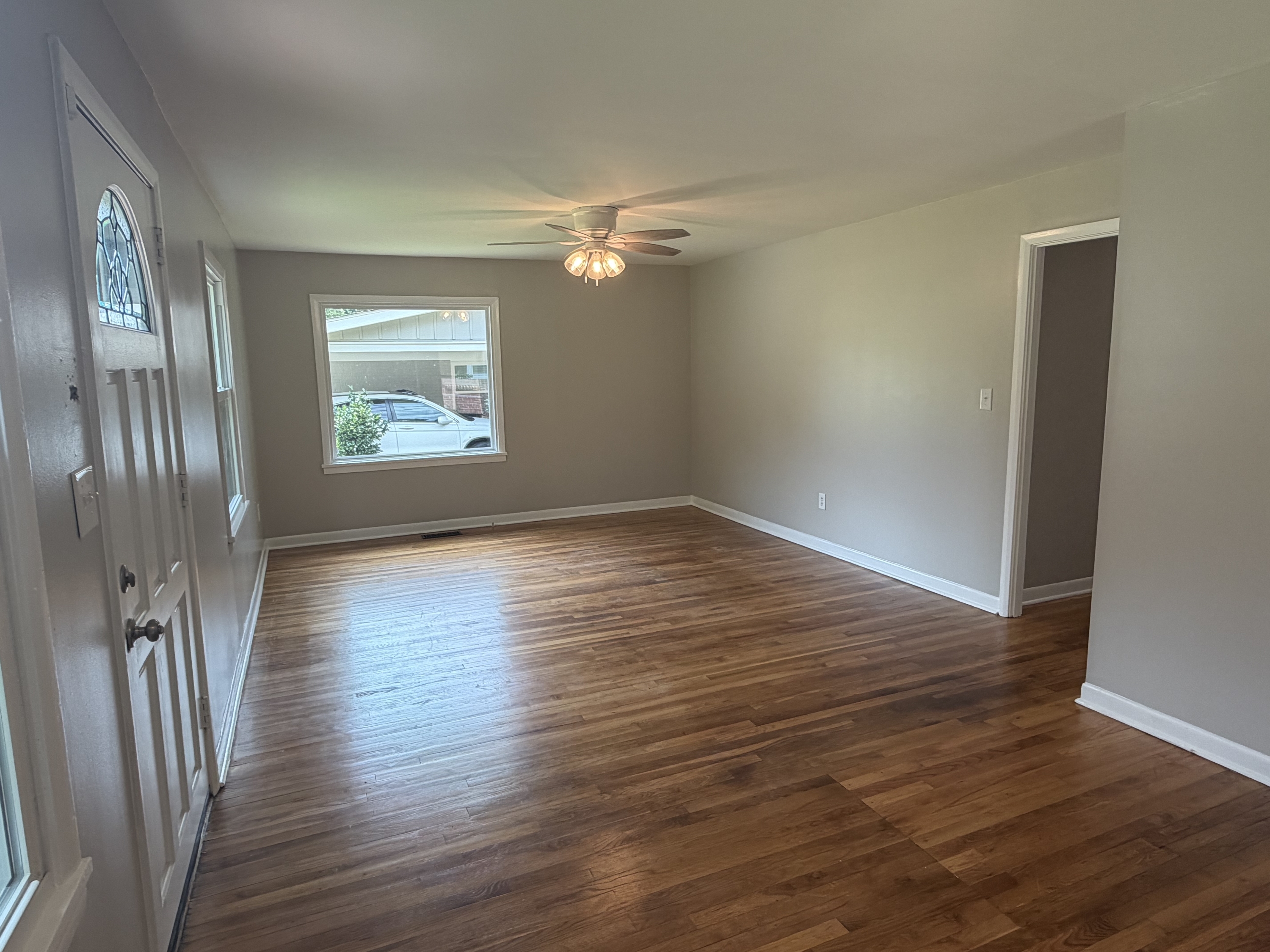 156 N Richmond St – photo 4