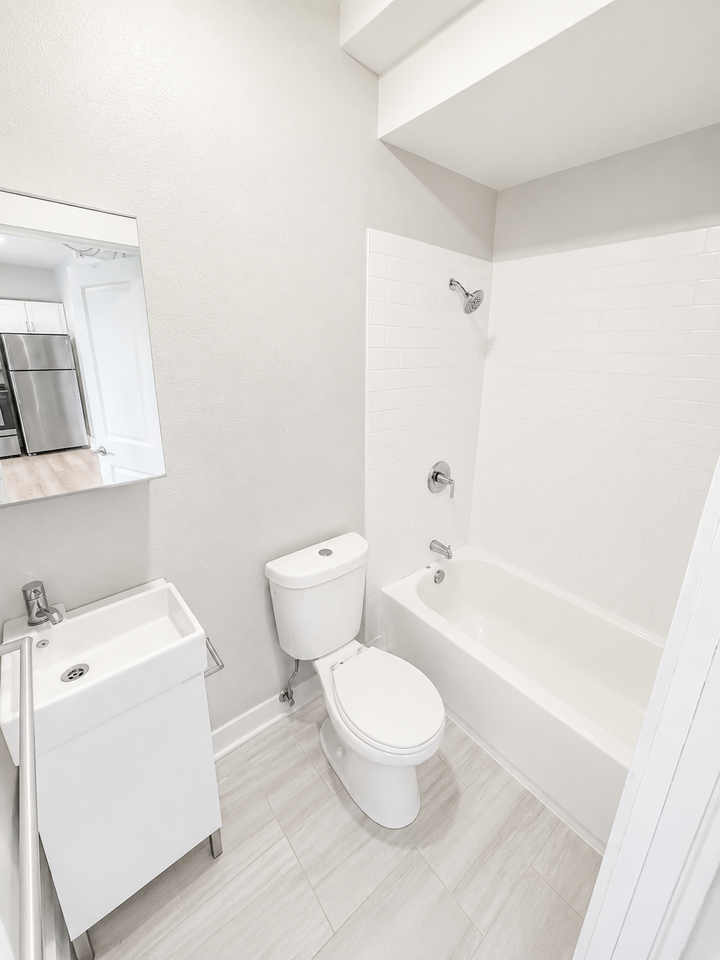 1703 Broadway Ave unit 203 – photo 5