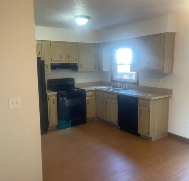 2206 Harsh Ave SE – photo 5