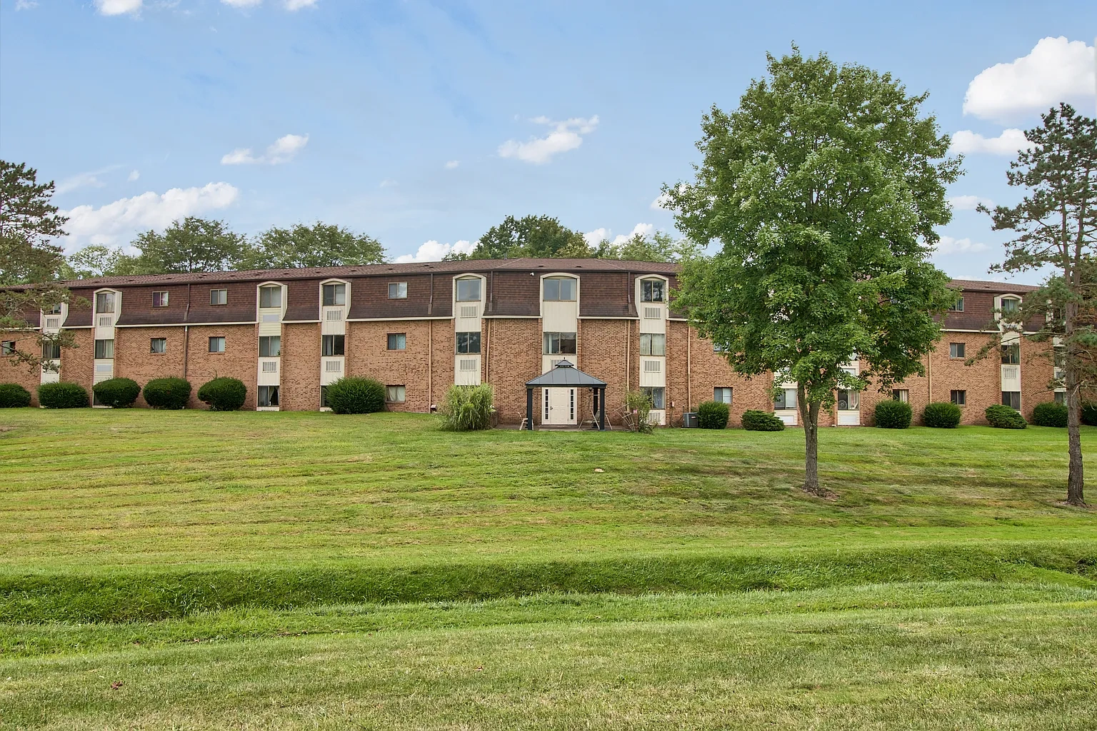 Mapleview Terrace Apartments – photo 2