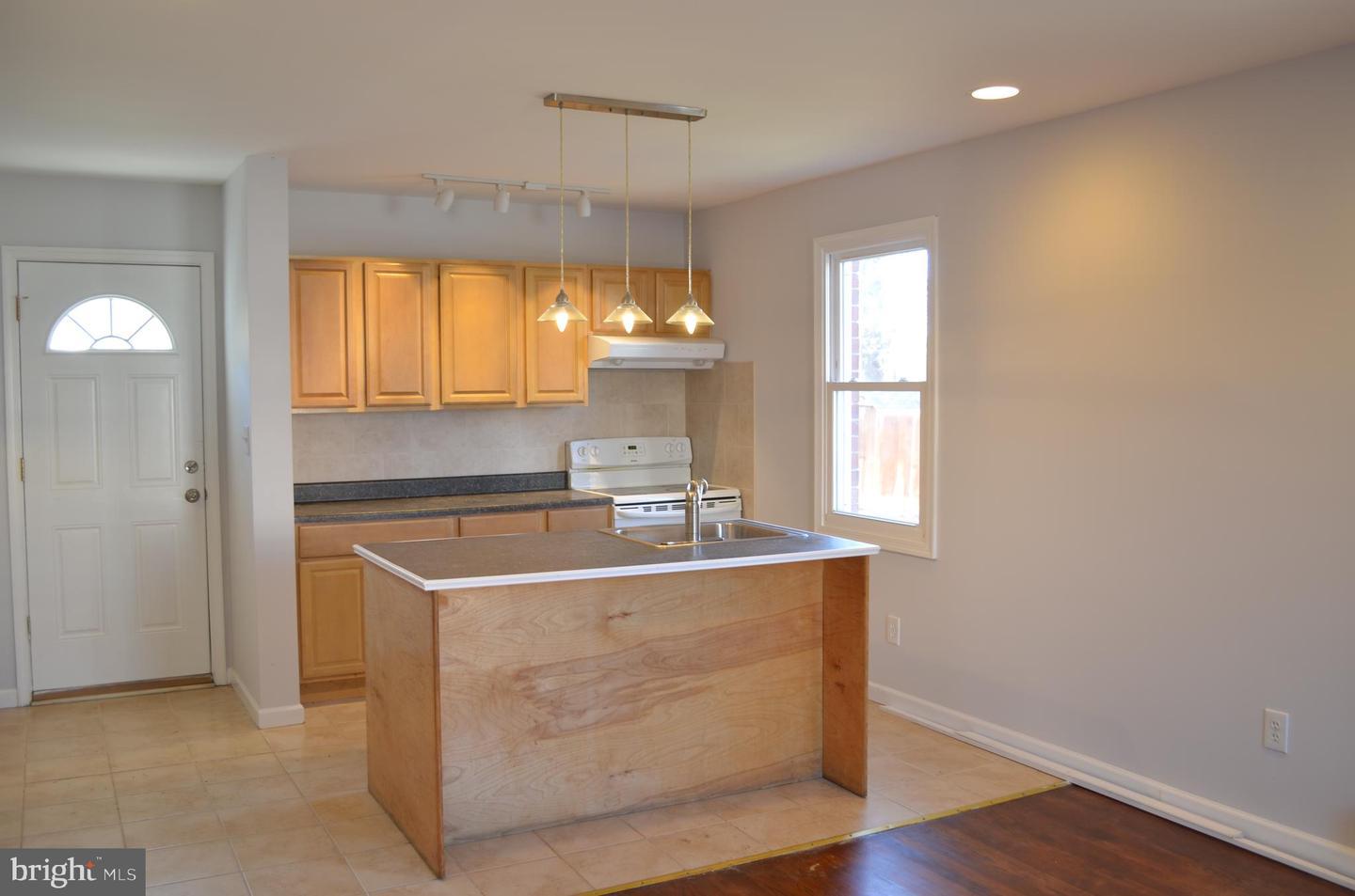 4801 Bass Pl SE – photo 2