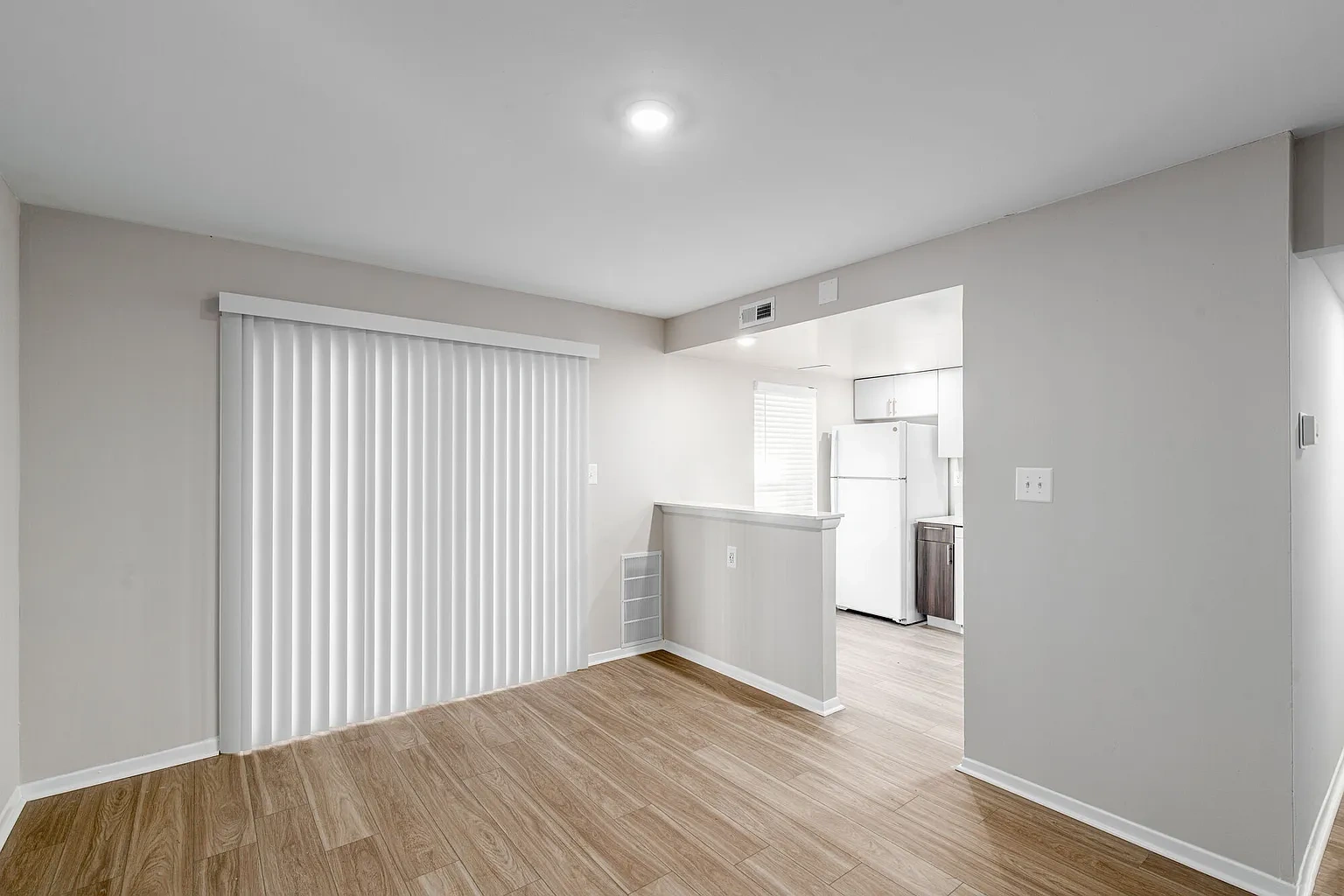 Lakeside Apartments – photo 5