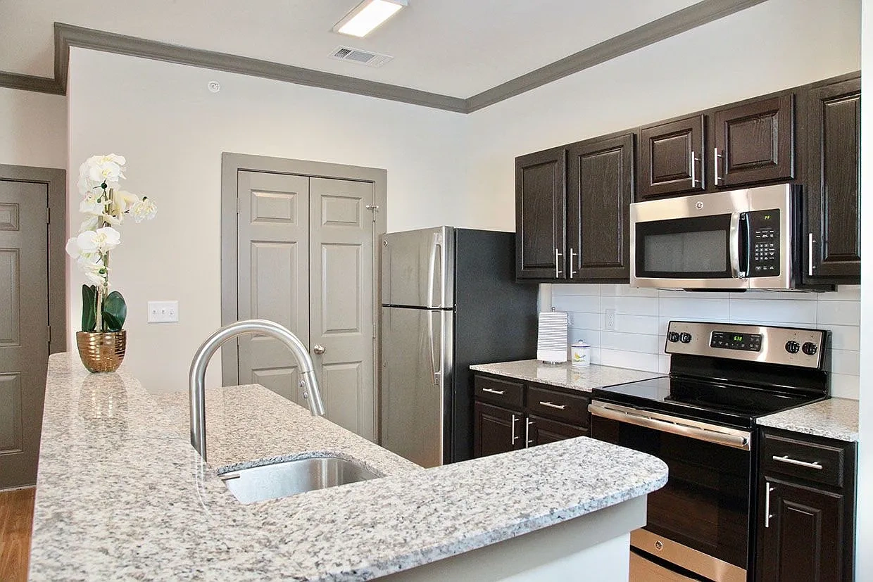 Ivy Park Apartments – photo 2