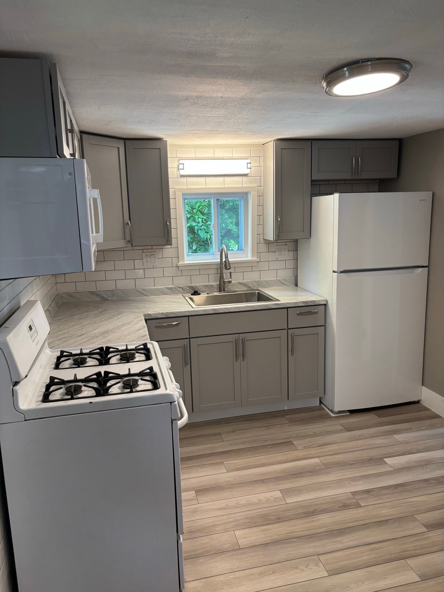 105 E Dunn St – photo 2