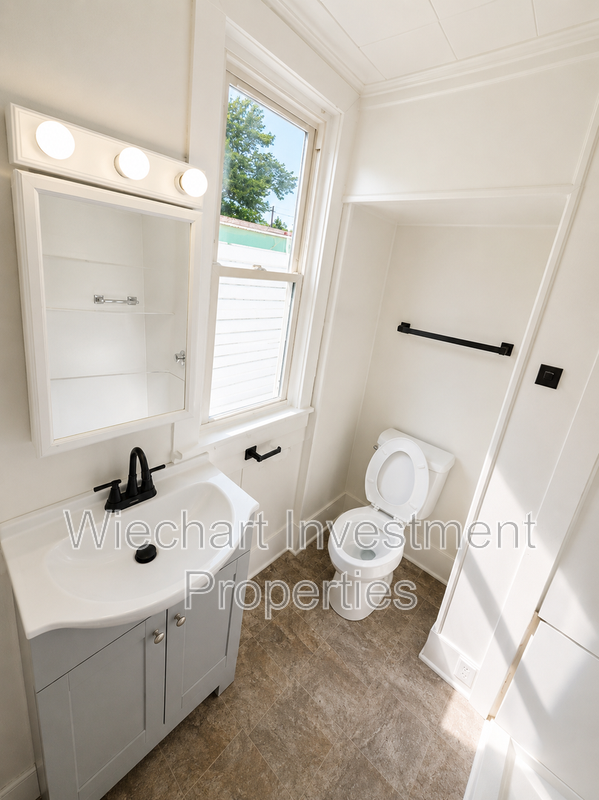 1028 W Wayne St – photo 2