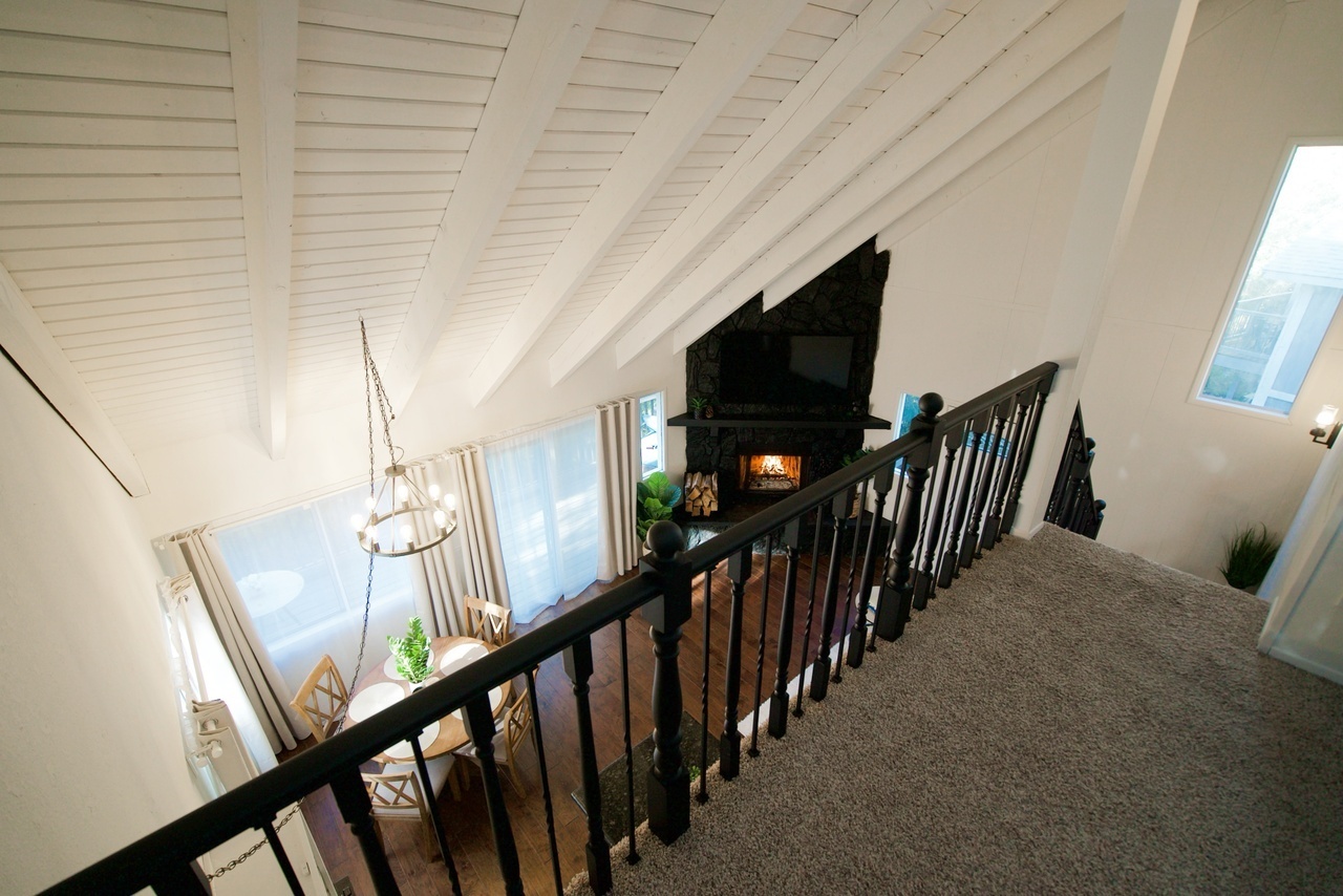 1090 Chateau Dr – photo 3