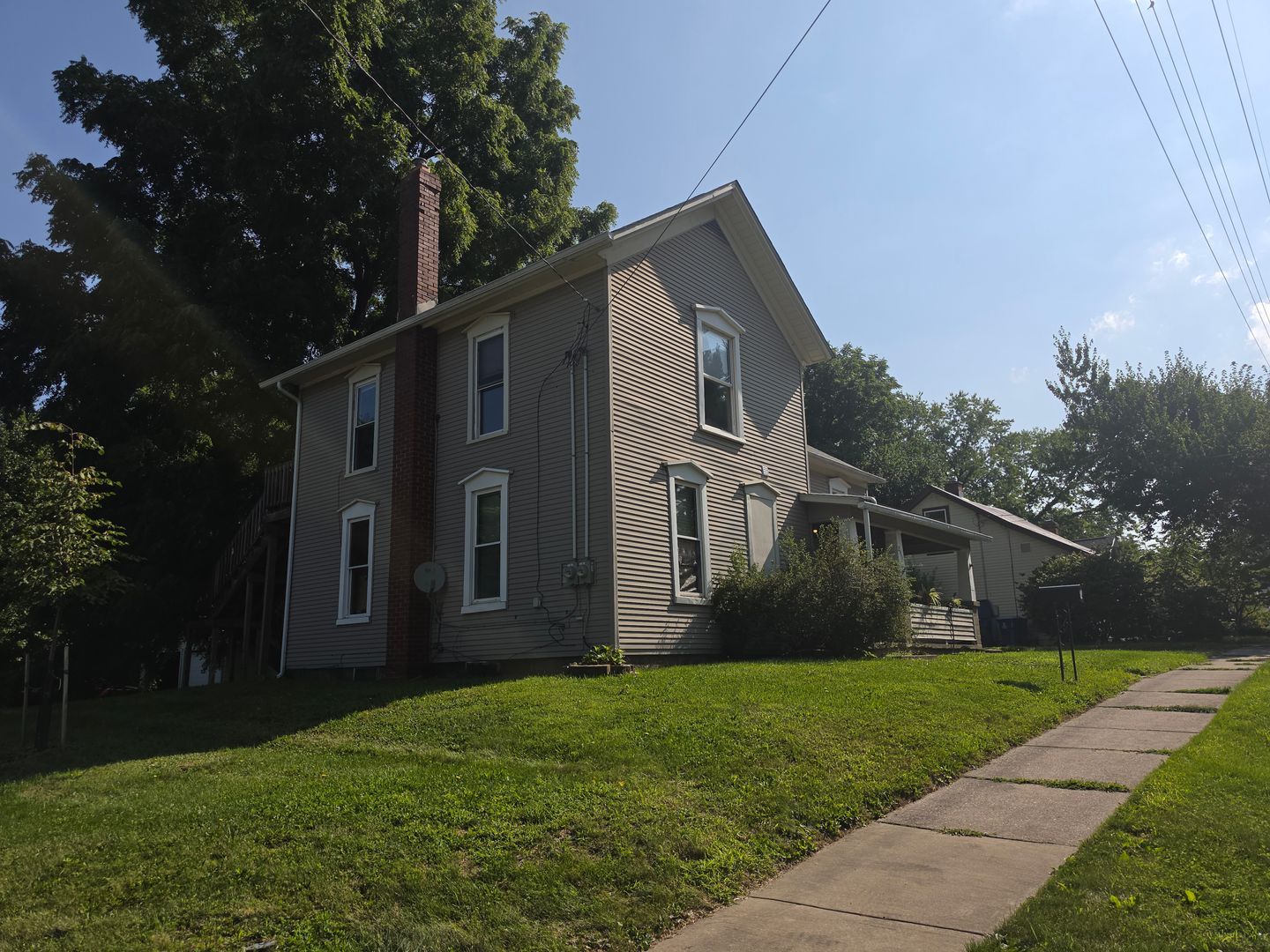 245 Cherry St unit 245 1/2 Upstairs Unit – photo 1