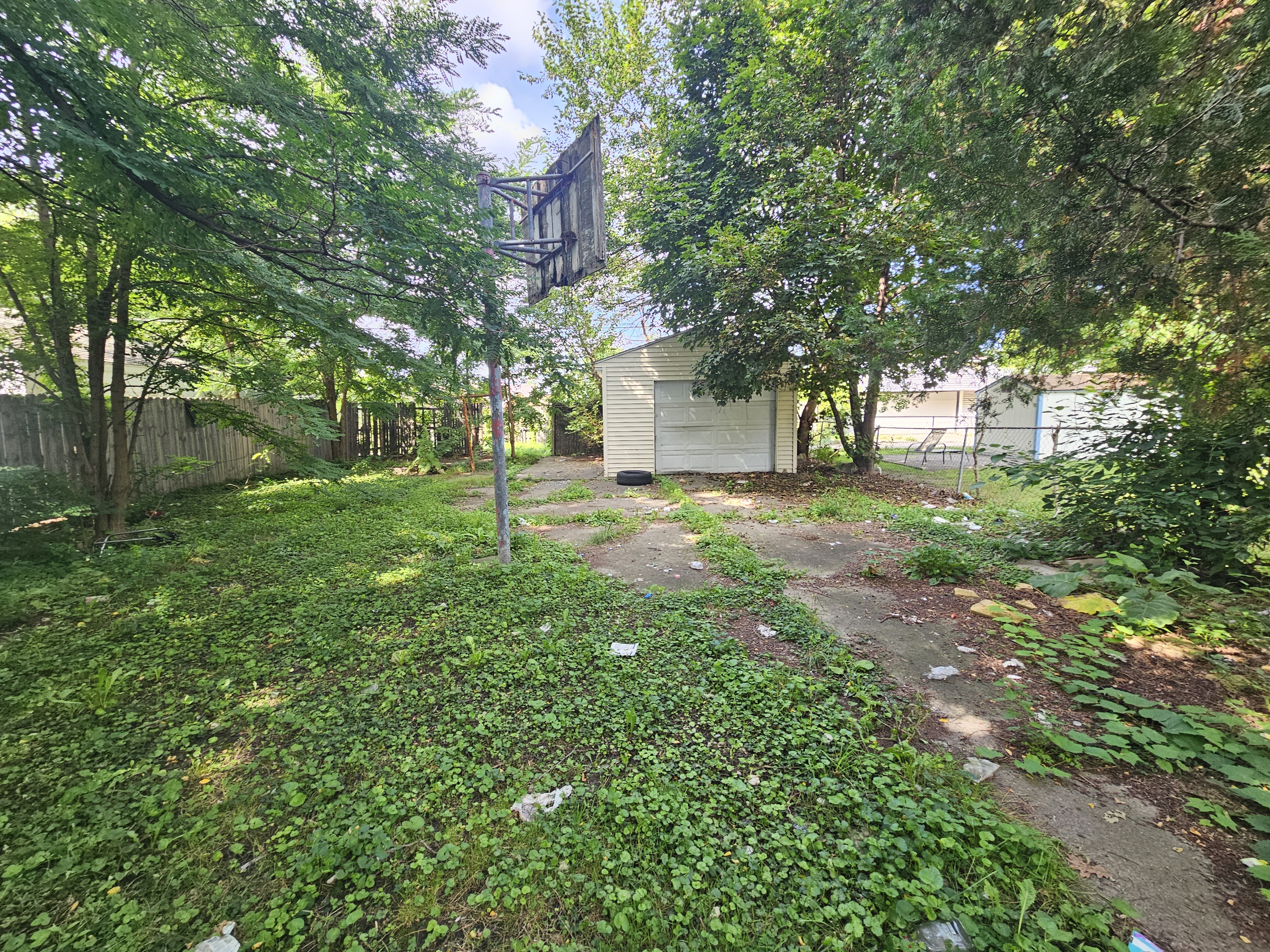249 E Lake St – photo 3