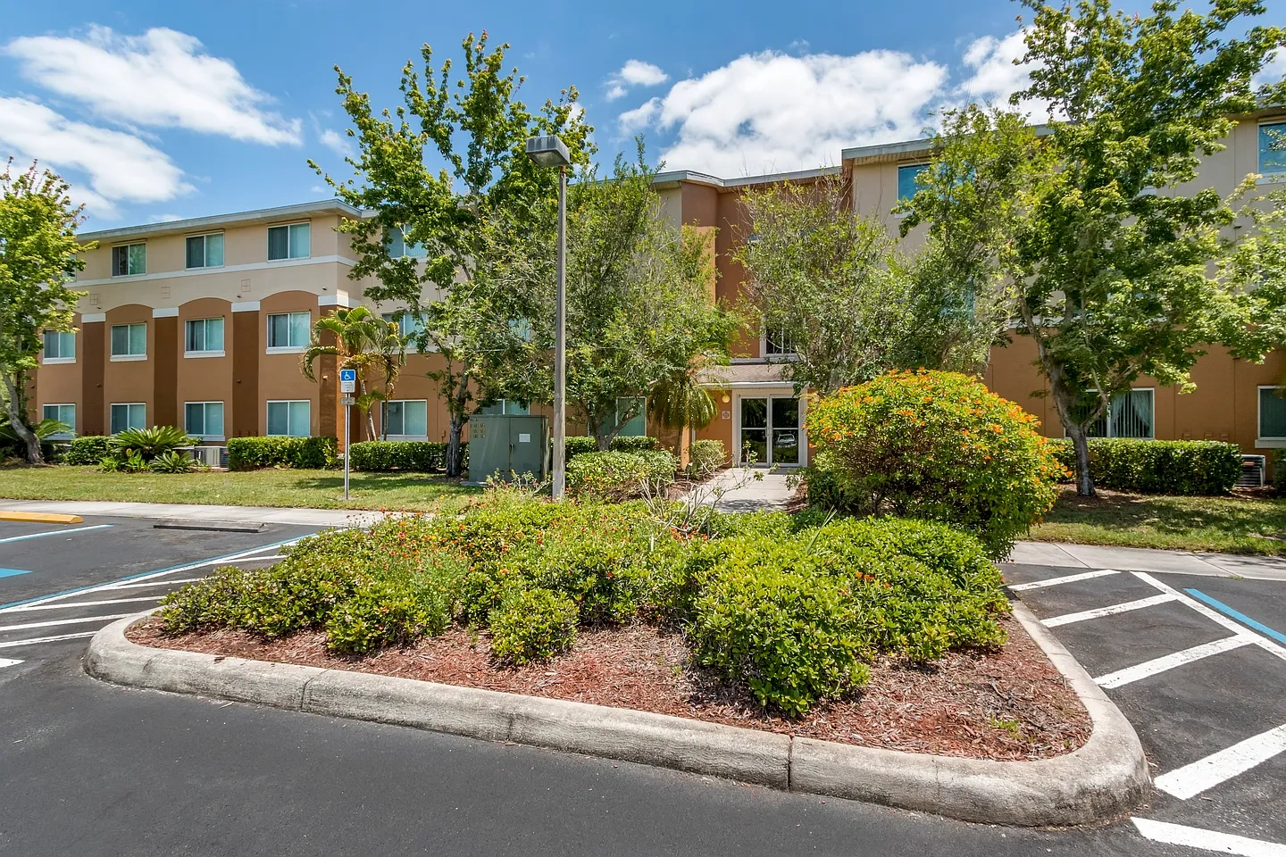 Willow Creek Apartments – photo 3