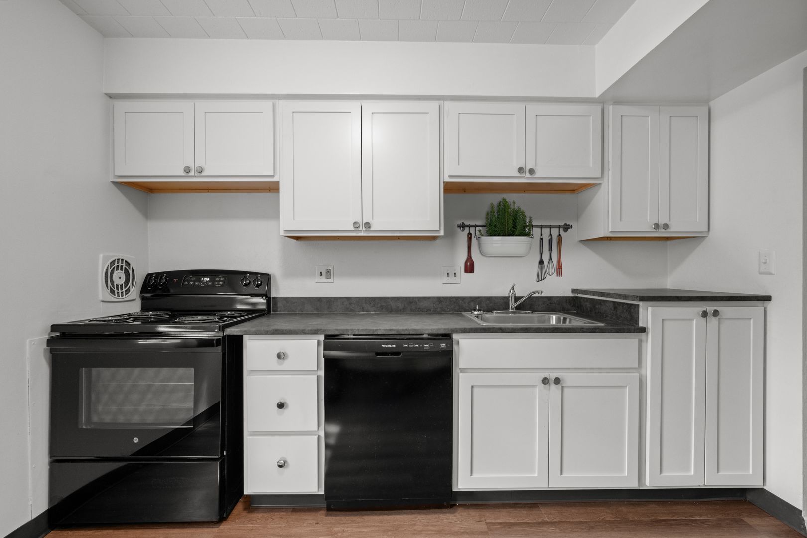 233-241 Edgewood Ave unit Unit E05 – photo 5