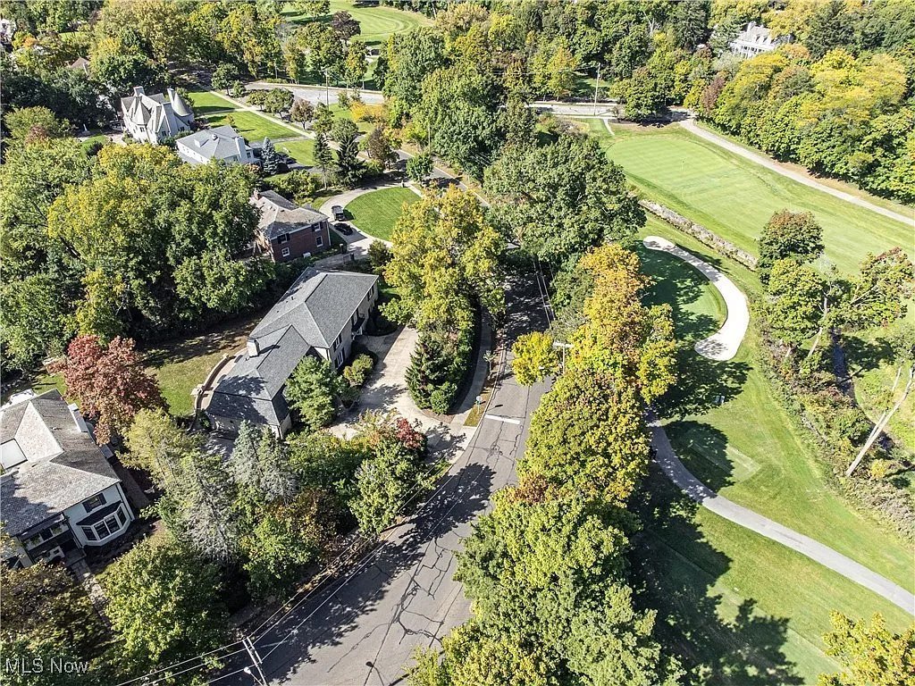 18220 Parkland Dr – photo 2