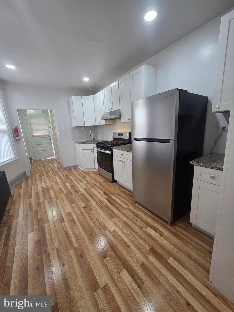 1121 Douglass St – photo 4