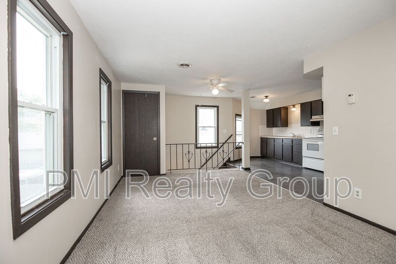 346 Eagle St unit 2 – photo 3