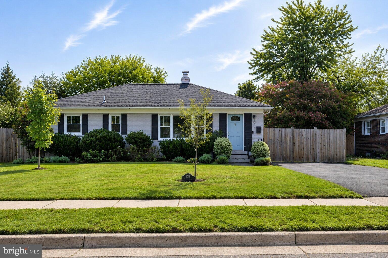 1015 Woods Pl – photo 1