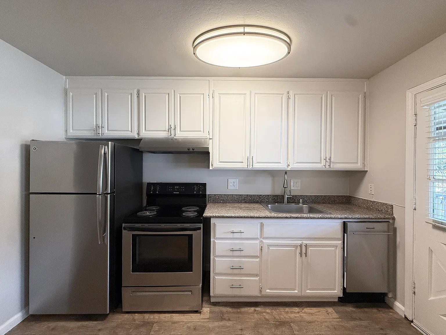 Mosaic Apartments – photo 3