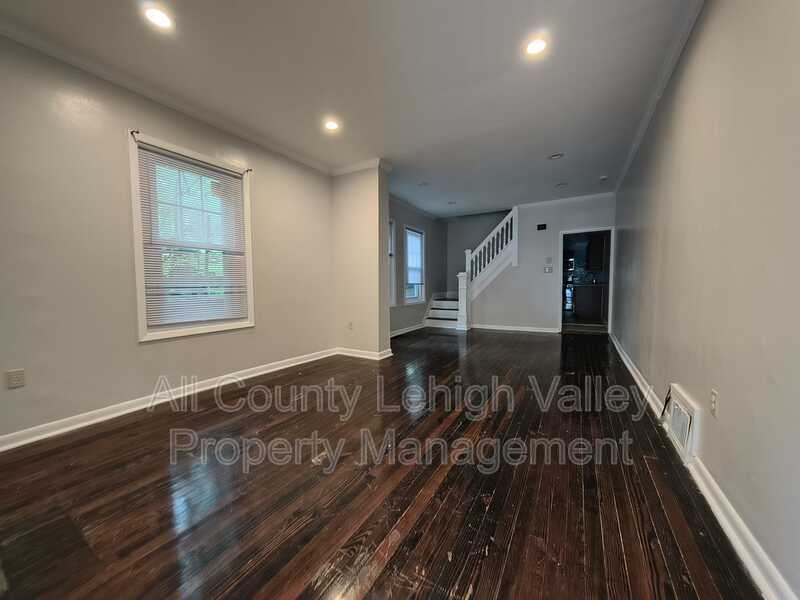 714 Atlantic St – photo 3