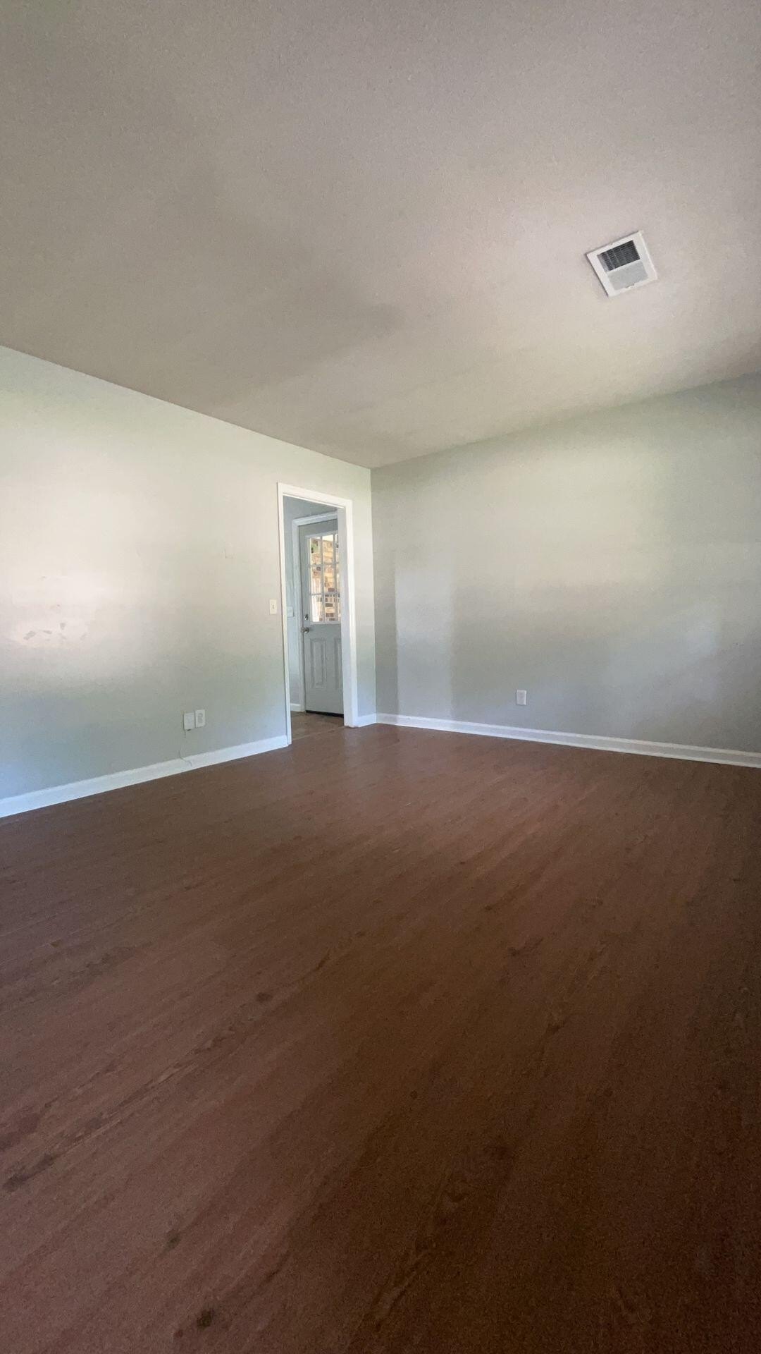 310 Oxford Rd – photo 2