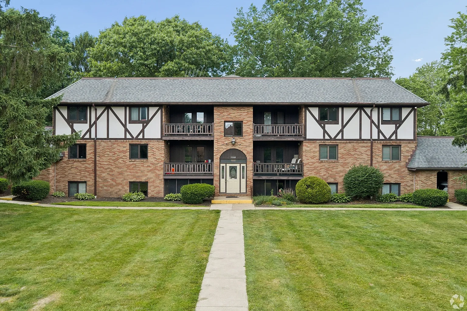 Carriage Hill Apartments – photo 4