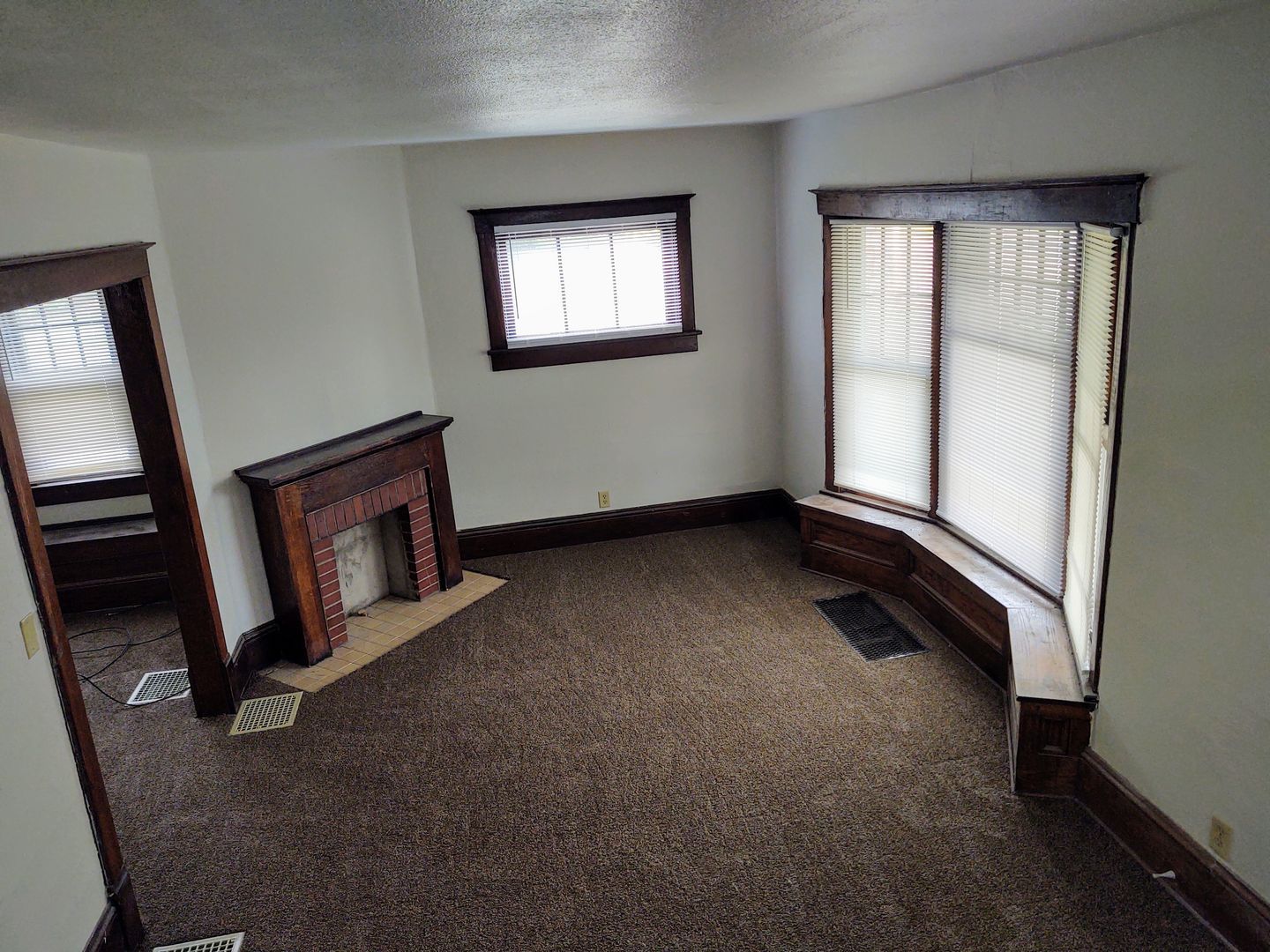 305 College Ave – photo 4
