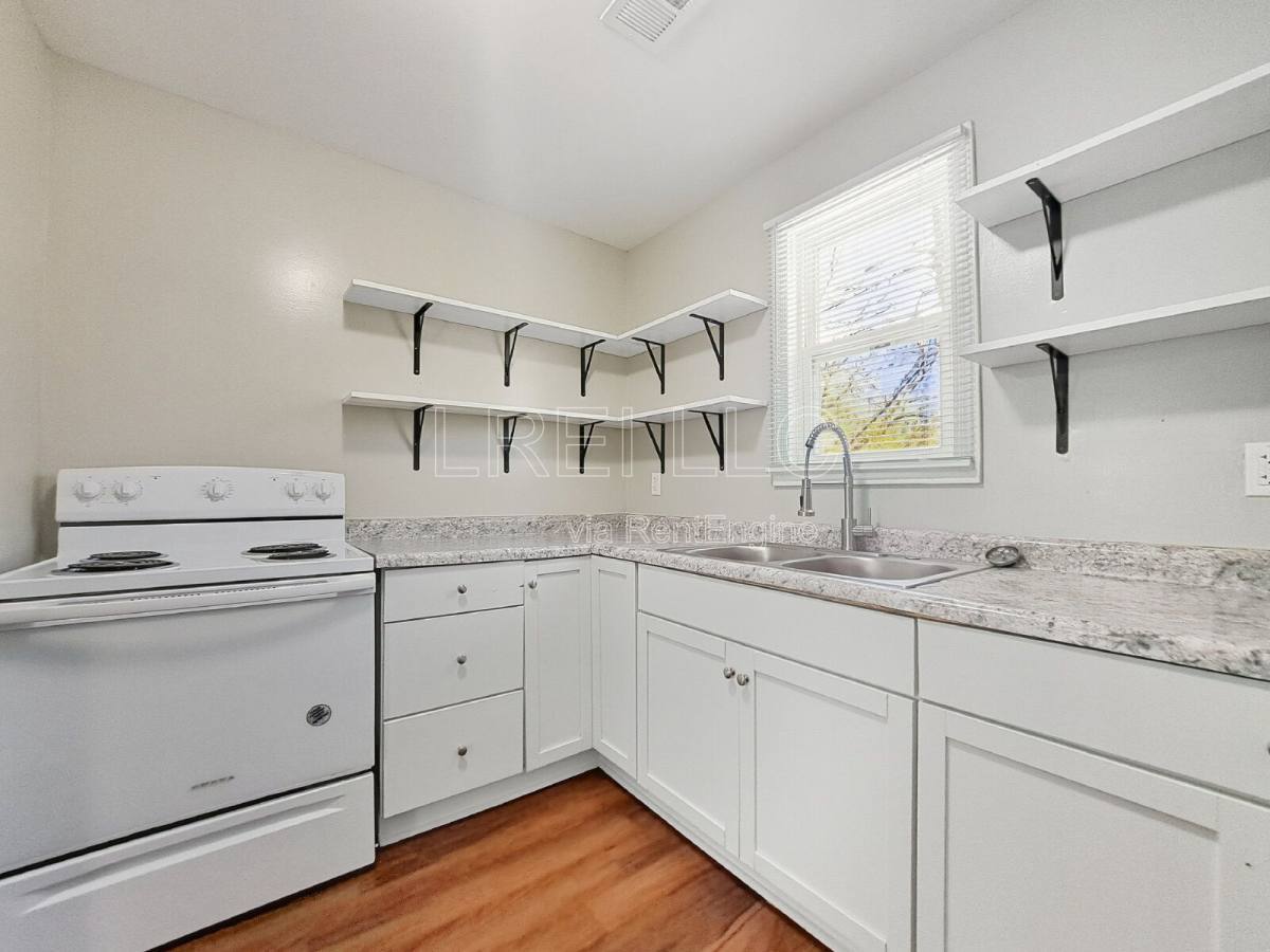 2338 W Madison St – photo 3