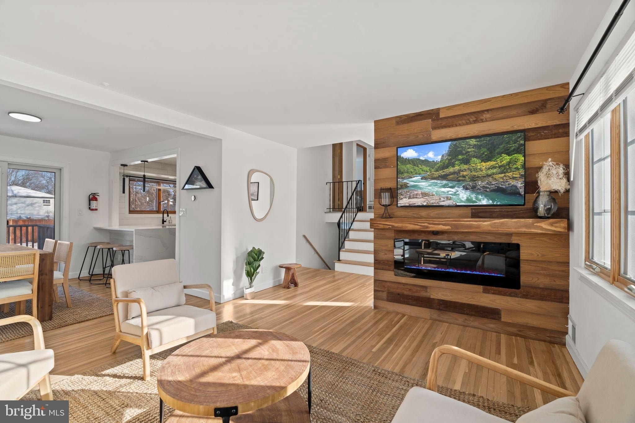 209 Front St – photo 1