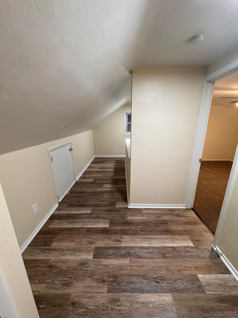 1079 North Ave – photo 4