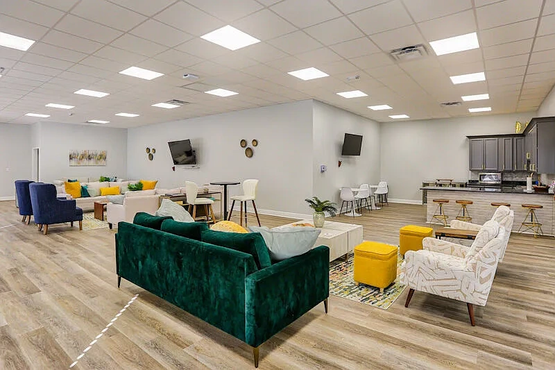 LTL Royal Palms Baton Rouge MT LLC – photo 5