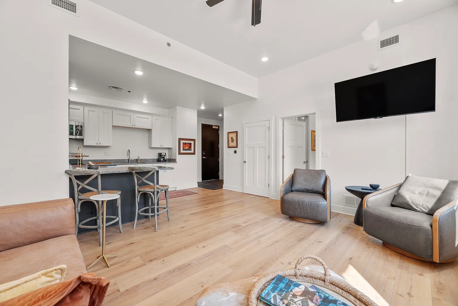The Grad Luxury Apartments – photo 4