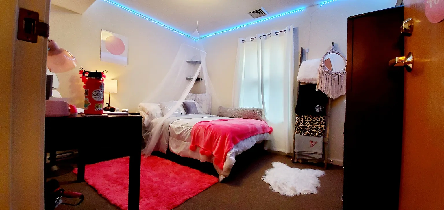South Rock Apartments (Student Housing by the Bed) – photo 5