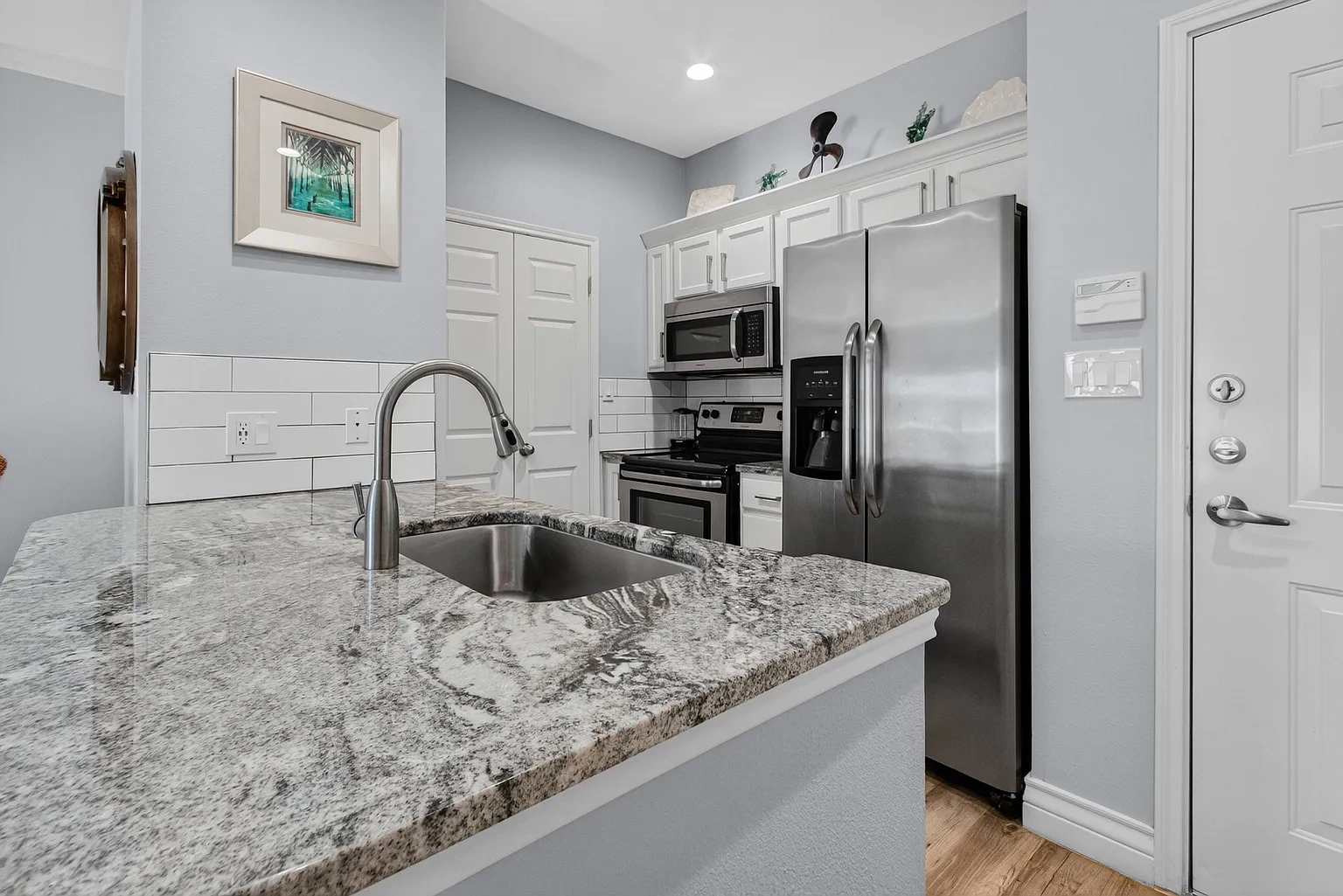 Compass Bay Apartments & Marina – photo 4
