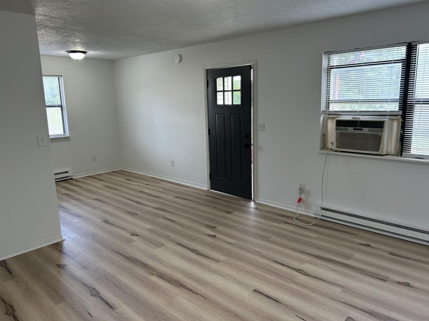 270 Everett Ave – photo 3