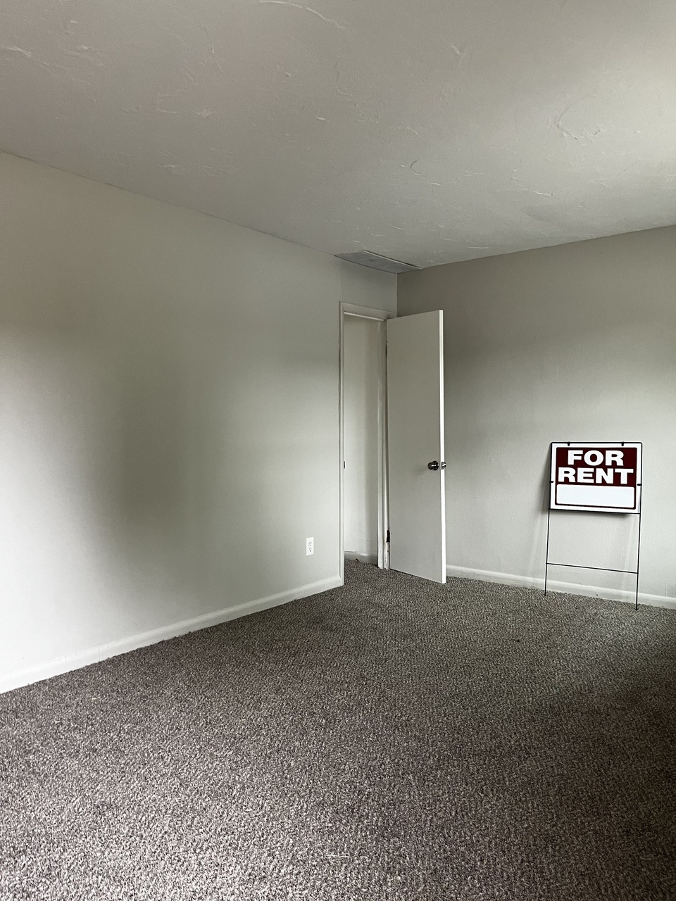 2206 W 23rd St – photo 2