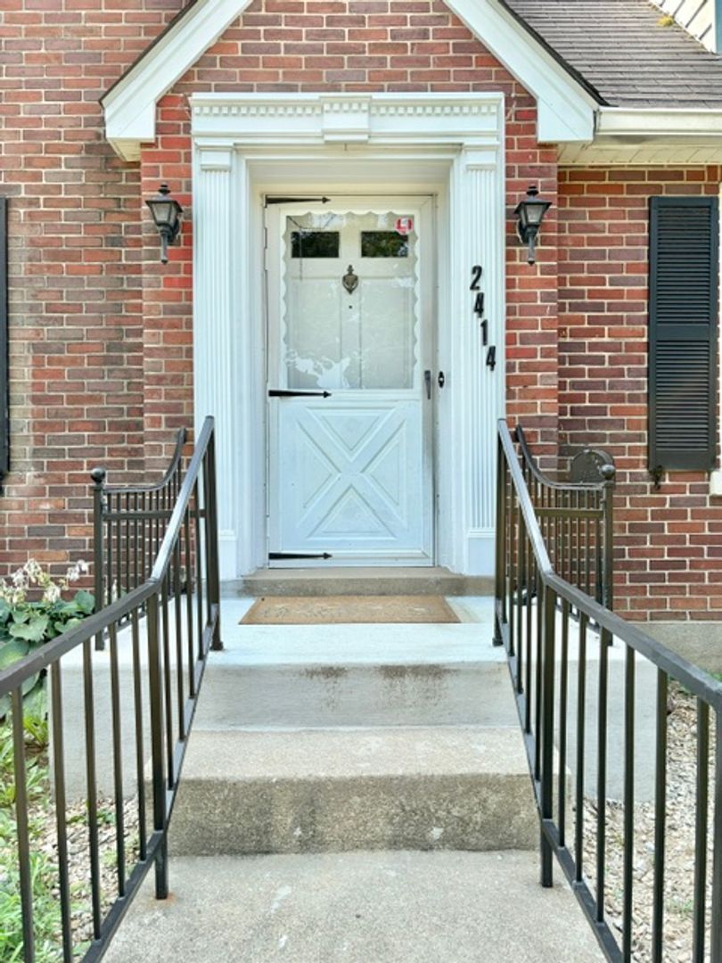 2414 Brighton Dr – photo 2