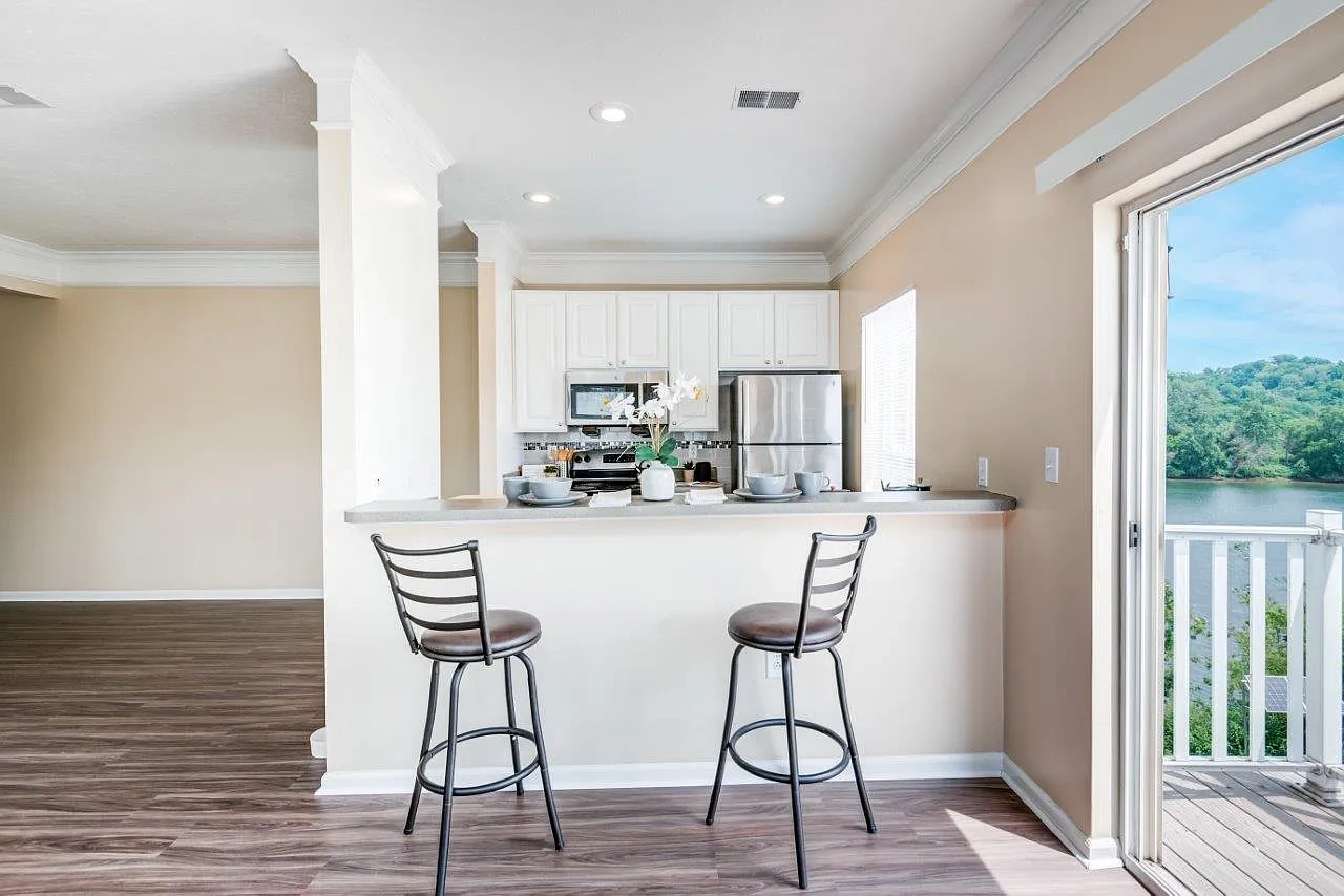 The Waterfront Apartments and Townhomes – photo 3
