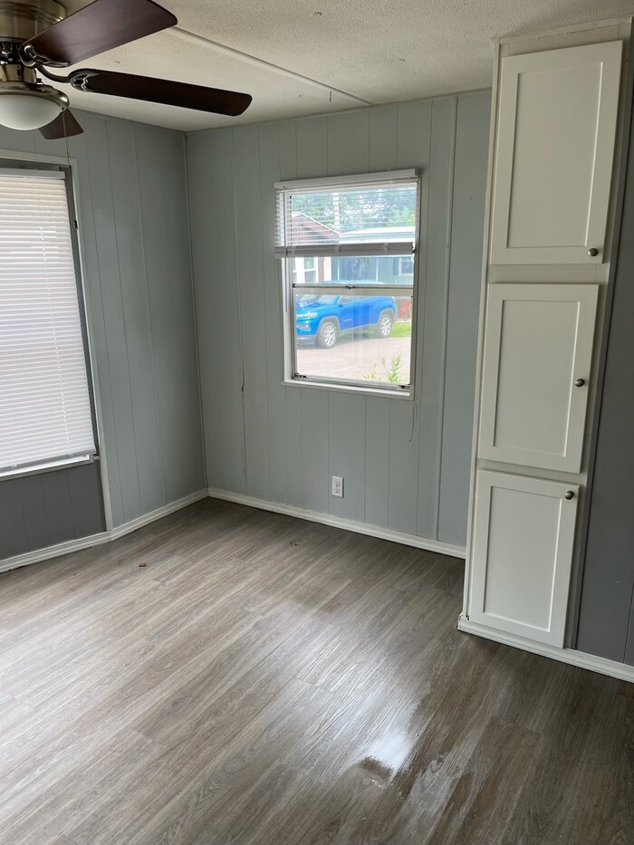 8379 Russell Ln – photo 4