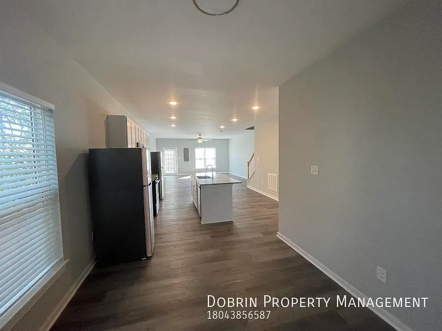 2080 Moore St – photo 2