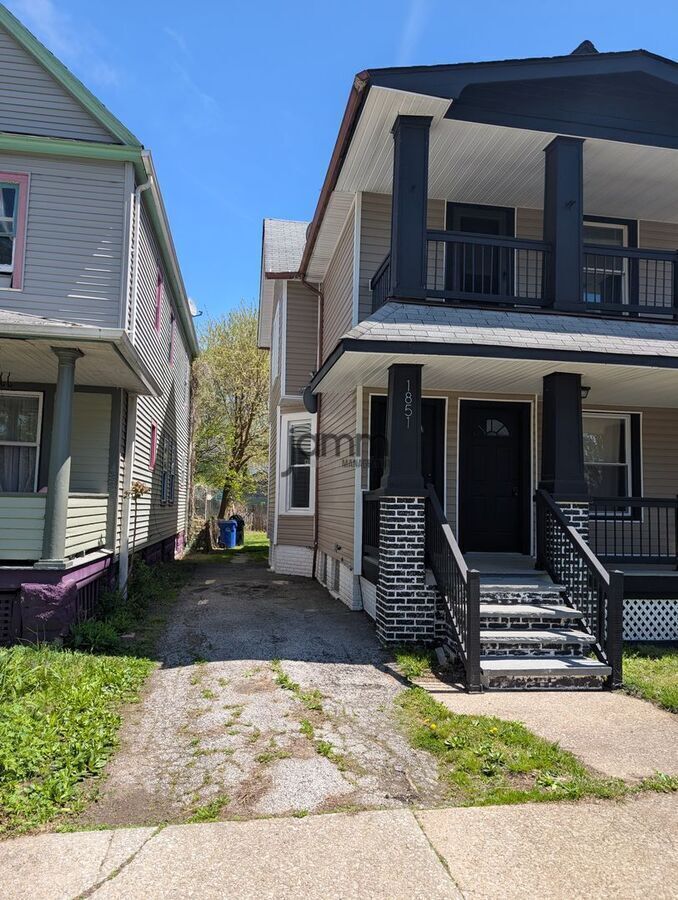 1851 W 52nd St – photo 2
