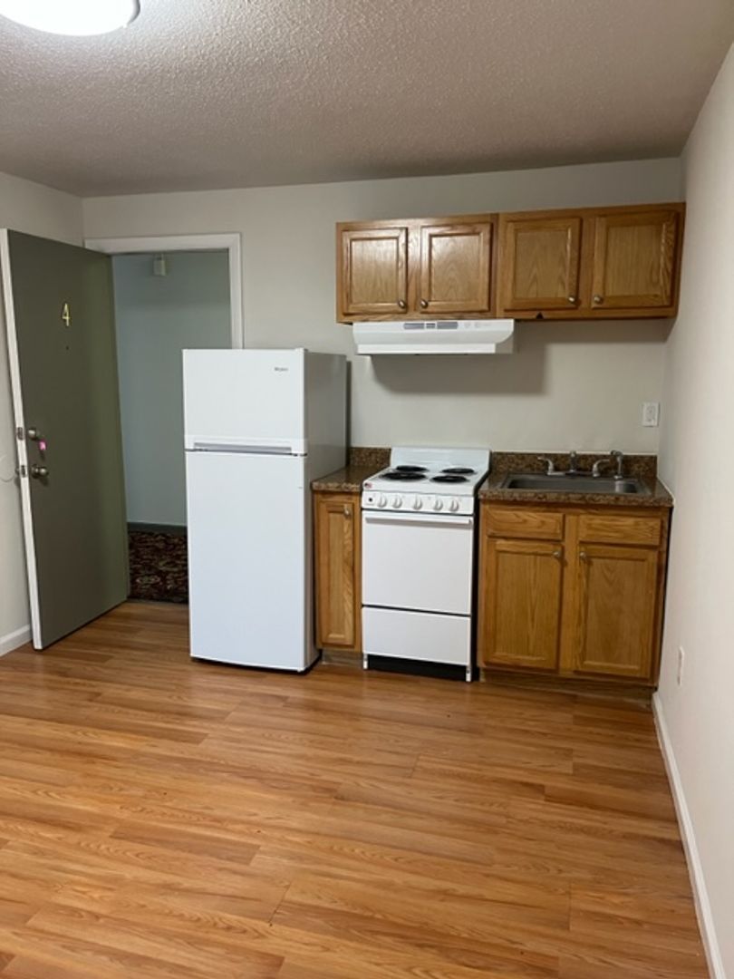 145 Whiting St unit Apt. 4 – photo 3