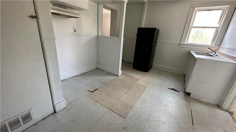 567 S 4th St unit # D – photo 4
