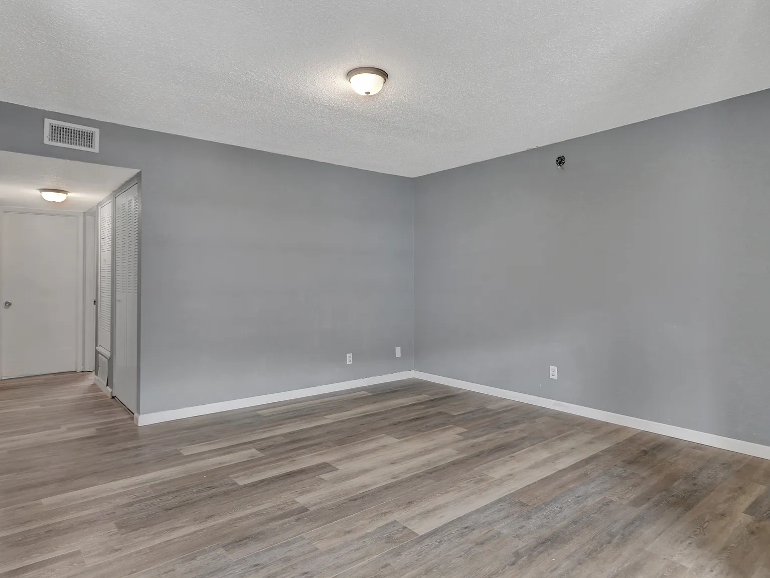 Greenbriar Apartments – photo 5