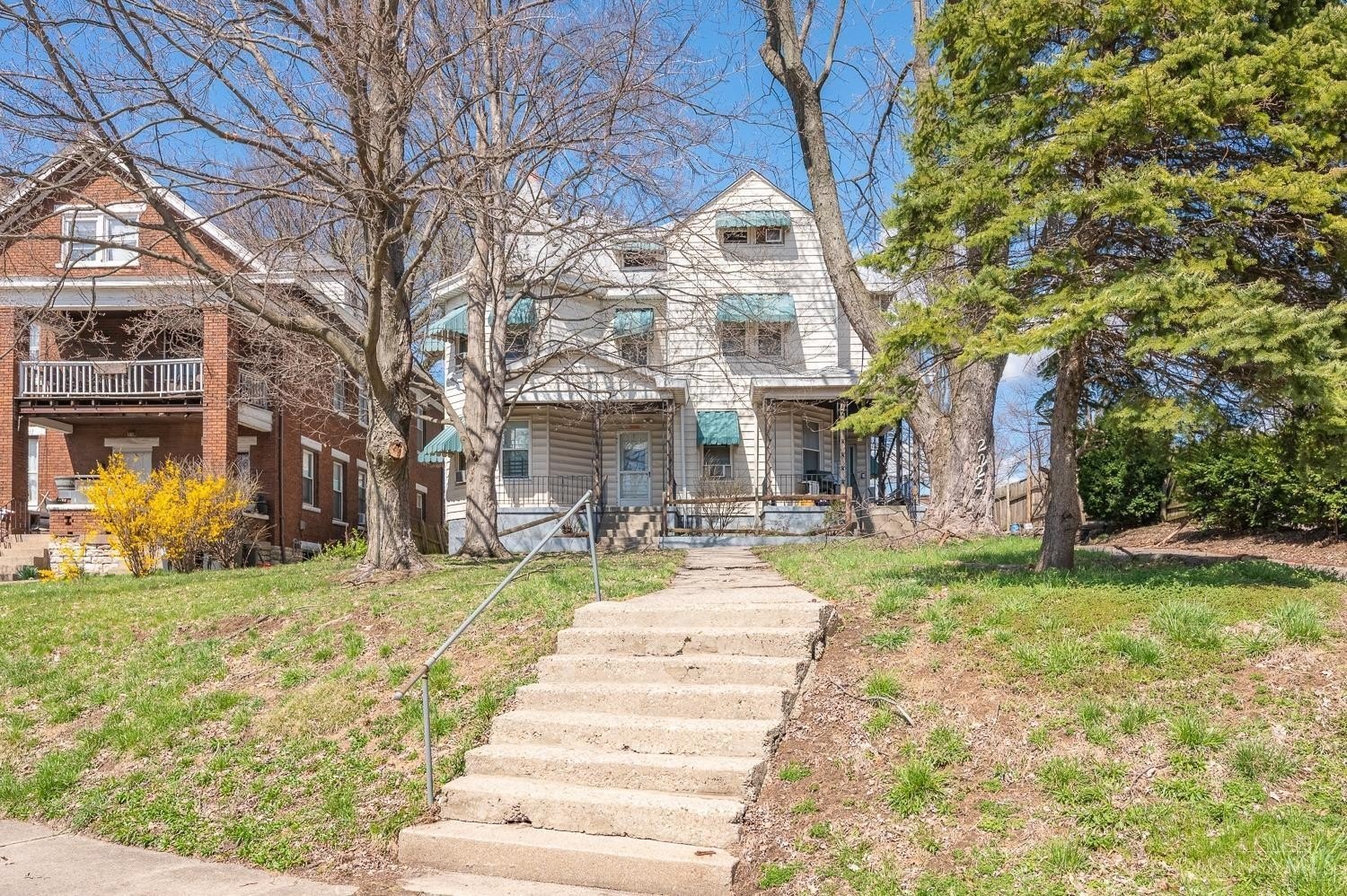 2222 Lawn Ave #6 – photo 2