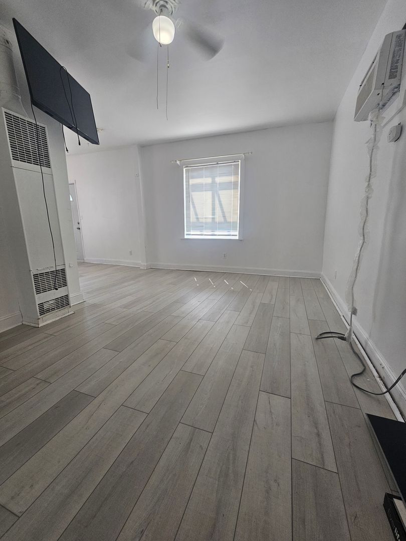 1327 W 67th St unit 1327 W 67th St APT. 1 – photo 5