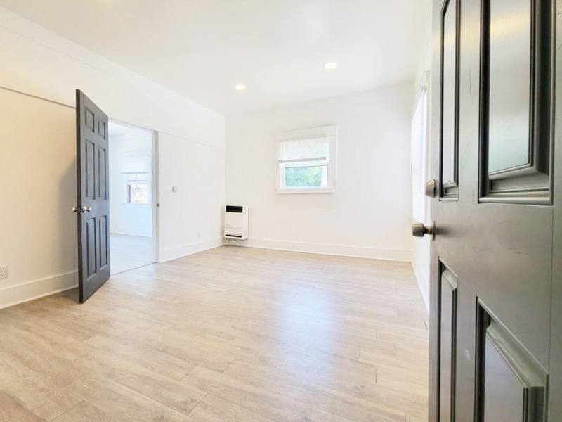 435 W 4th St unit 1/2 – photo 1