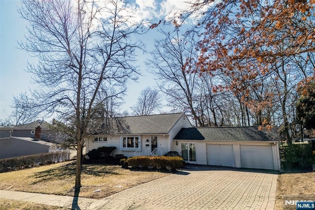 682 Sycamore St – photo 3