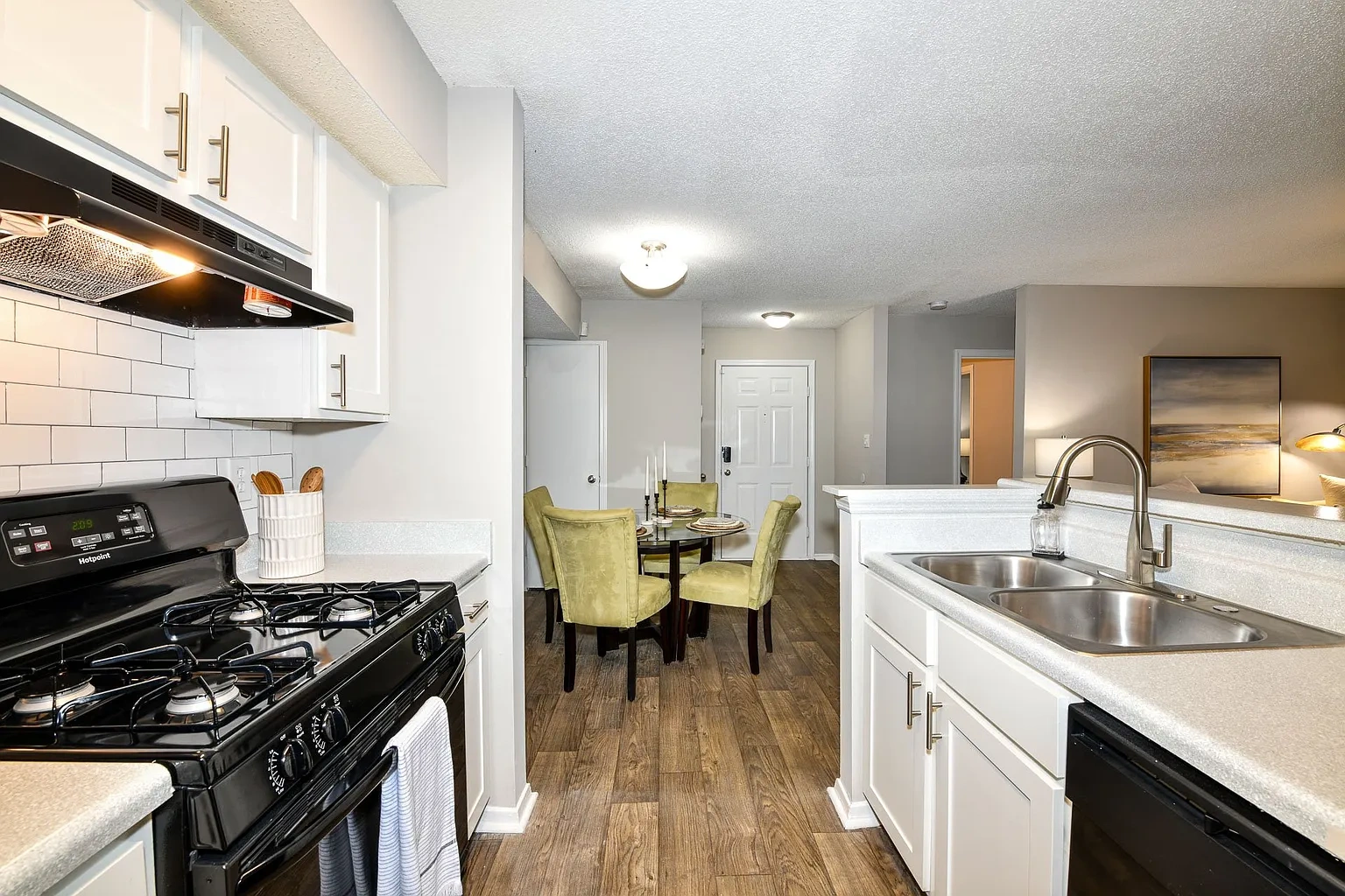 670 Thornton – photo 3