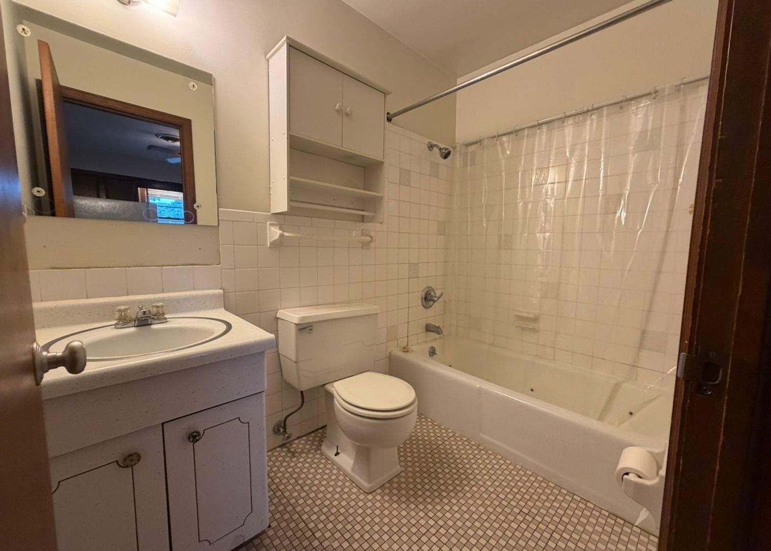 801 N Mclean St unit Unit 4 – photo 5