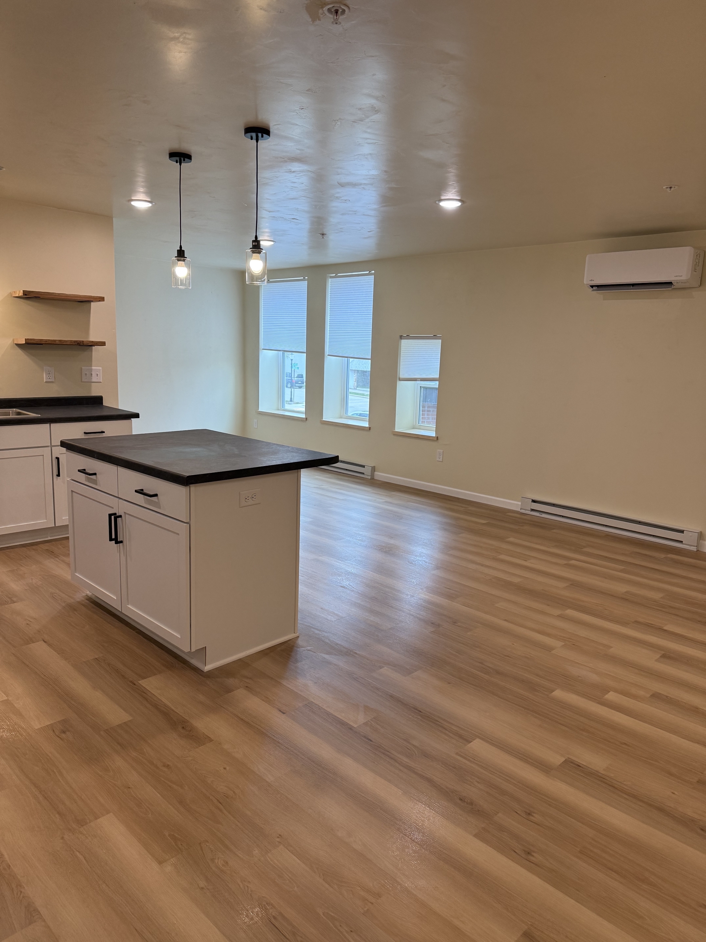 135 N 4th Ave unit 5 – photo 2